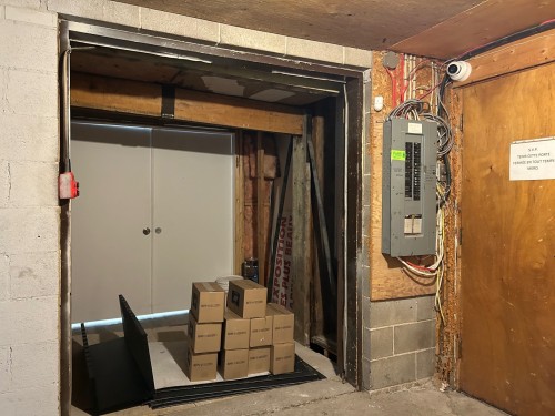 Expédition (porte/quai) - 42  - 44 Rg De La Petite-Noraie, Saint-Charles-Borromée, QC - Indoor