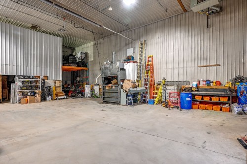 Atelier - 2025 Boul. St-Antoine, Saint-Jérôme, QC - Indoor Photo Showing Garage