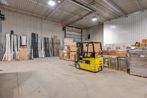 Atelier - 2025 Boul. St-Antoine, Saint-Jérôme, QC - Indoor Photo Showing Garage