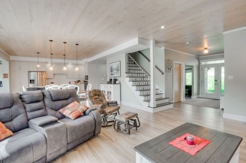 Salon - 394 Ch. De La Perdrix, Cantley, QC - Indoor Photo Showing Living Room