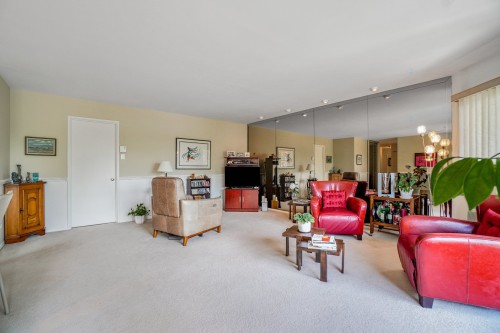 Salon - 301-4190 Boul. St-Jean, Dollard-Des-Ormeaux, QC - Indoor Photo Showing Living Room