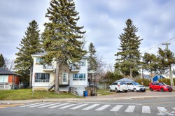 134 Rue Blainville E.  Sainte-Thérèse, QC J7E 1M2
