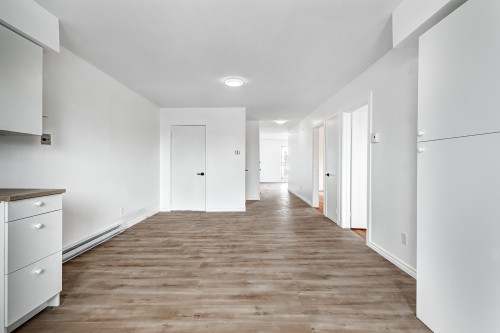 Vue d'ensemble - 8-11600 Boul. Langelier, Montréal (Montréal-Nord), QC - Indoor Photo Showing Other Room