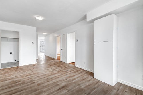 Vue d'ensemble - 8-11600 Boul. Langelier, Montréal (Montréal-Nord), QC - Indoor Photo Showing Other Room