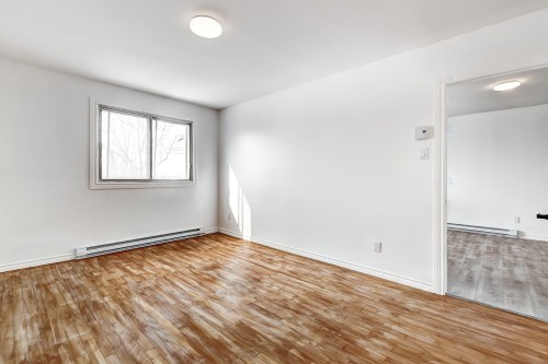 Chambre à coucher - 8-11600 Boul. Langelier, Montréal (Montréal-Nord), QC - Indoor Photo Showing Other Room