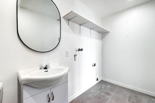 Salle de bains - 8-11600 Boul. Langelier, Montréal (Montréal-Nord), QC - Indoor Photo Showing Bathroom