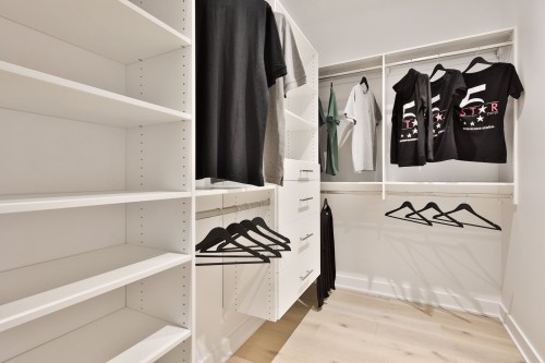 Closet - 19 Rue Des Trembles, Saint-Jean-Sur-Richelieu, QC - Indoor Photo Showing Other Room