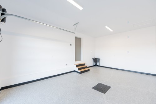 Garage - 19 Rue Des Trembles, Saint-Jean-Sur-Richelieu, QC - Indoor Photo Showing Other Room