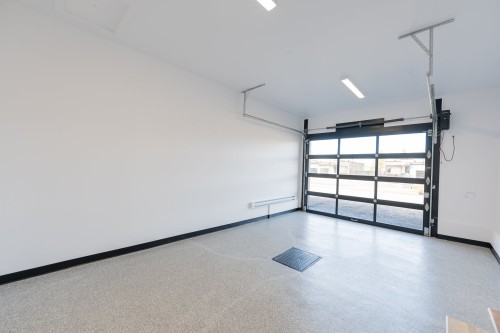 Garage - 19 Rue Des Trembles, Saint-Jean-Sur-Richelieu, QC - Indoor Photo Showing Garage