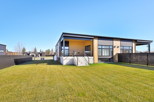 Back of Structure - 19 Rue Des Trembles, Saint-Jean-Sur-Richelieu, QC - Outdoor