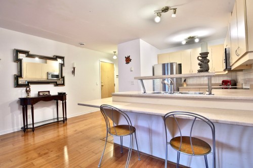 Cuisine - 202-2040 Boul. Décarie, Montréal (Côte-Des-Neiges/Notre-Dame-De-Grâce), QC - Indoor Photo Showing Kitchen