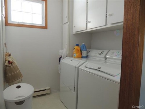 Salle de bains - 11 Rue Léonard S., Béarn, QC - Indoor Photo Showing Laundry Room