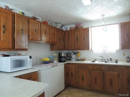 Cuisine - 11 Rue Léonard S., Béarn, QC - Indoor Photo Showing Kitchen With Double Sink