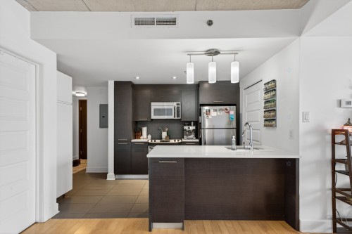 Cuisine - 806-1045 Rue Wellington, Montréal (Le Sud-Ouest), QC - Indoor Photo Showing Kitchen With Upgraded Kitchen