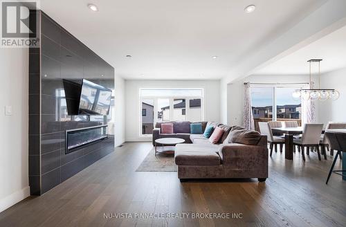 2187 Ironwood Road, London South (South K), ON - Indoor Photo Showing Living Room