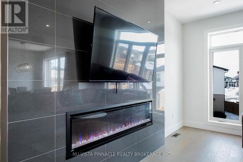 2187 Ironwood Road, London South (South K), ON - Indoor With Fireplace