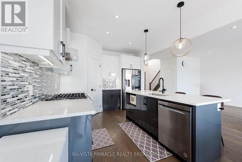 2187 Ironwood Road, London South (South K), ON - Indoor Photo Showing Kitchen With Upgraded Kitchen