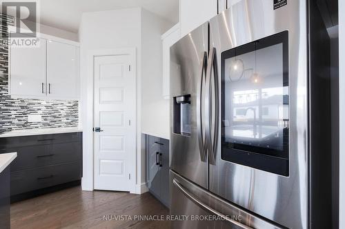 2187 Ironwood Road, London South (South K), ON - Indoor Photo Showing Kitchen