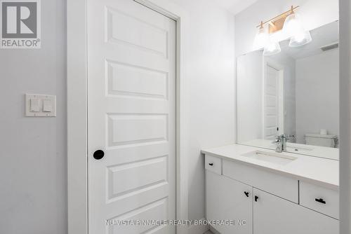 2187 Ironwood Road, London South (South K), ON - Indoor Photo Showing Bathroom