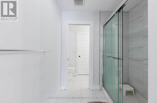 2187 Ironwood Road, London South (South K), ON - Indoor Photo Showing Bathroom