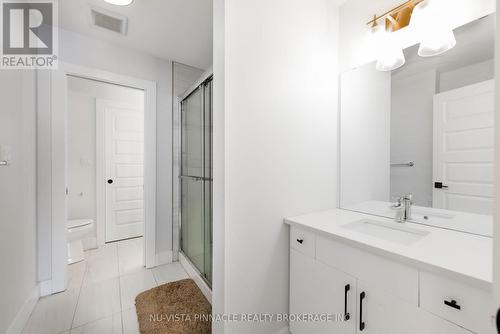 2187 Ironwood Road, London South (South K), ON - Indoor Photo Showing Bathroom