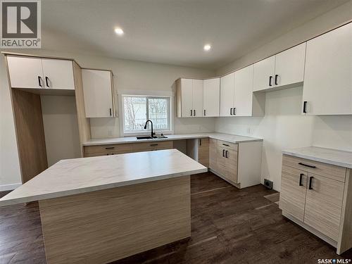 211 9Th Street E, Prince Albert, SK - Indoor Photo Showing Kitchen