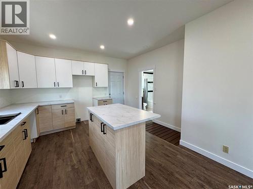 211 9Th Street E, Prince Albert, SK - Indoor Photo Showing Kitchen
