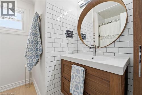 104 Cindy Avenue, Cambridge, ON - Indoor Photo Showing Bathroom