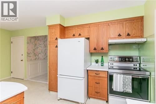 198 Ashcroft Place, Waterloo, ON - Indoor Photo Showing Kitchen