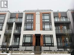 924 - 2 STECKLEY HOUSE LANE  Richmond Hill, ON L4S 0N4