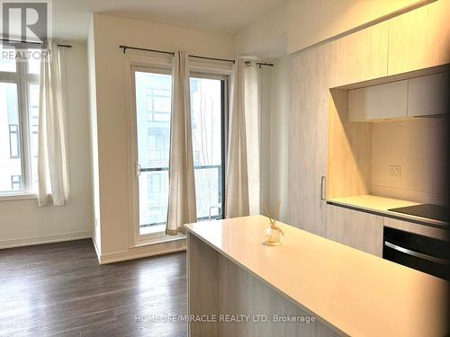 924 - 2 Steckley House Lane, Richmond Hill, ON - Indoor