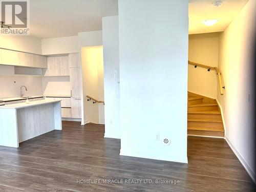 924 - 2 Steckley House Lane, Richmond Hill, ON - Indoor Photo Showing Other Room