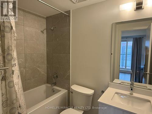 924 - 2 Steckley House Lane, Richmond Hill, ON - Indoor Photo Showing Bathroom