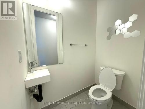 924 - 2 Steckley House Lane, Richmond Hill, ON - Indoor Photo Showing Bathroom