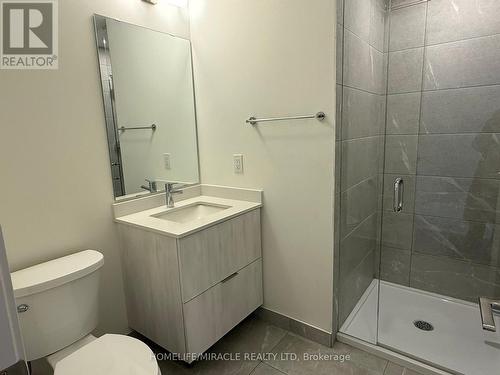 924 - 2 Steckley House Lane, Richmond Hill, ON - Indoor Photo Showing Bathroom