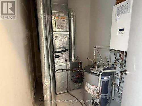 924 - 2 Steckley House Lane, Richmond Hill, ON - Indoor