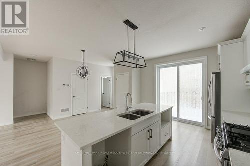 37 - 435 Callaway Road, London North, ON - Indoor Photo Showing Kitchen With Double Sink