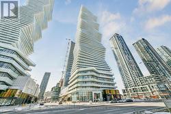 1413 - 3900 CONFEDERATION PARKWAY  Mississauga, ON L5B 0M3