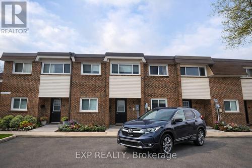 111 - 55 GODSTONE ROAD  Toronto, ON M2J 3C8