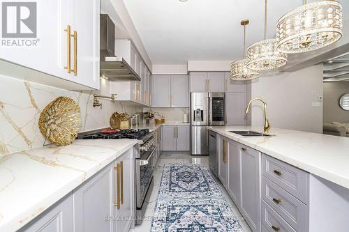 21 Souter Drive, Whitby, ON - Indoor Photo Showing Kitchen With Double Sink With Upgraded Kitchen
