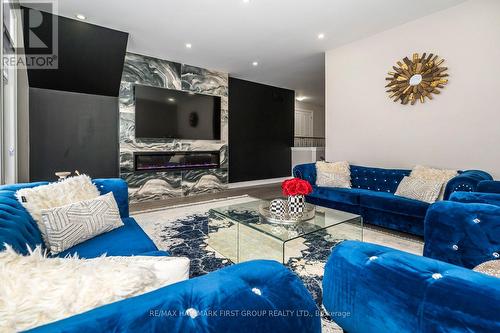 21 Souter Drive, Whitby, ON - Indoor Photo Showing Living Room