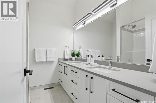 1139 13Th Street E, Saskatoon, SK - Indoor Photo Showing Bathroom