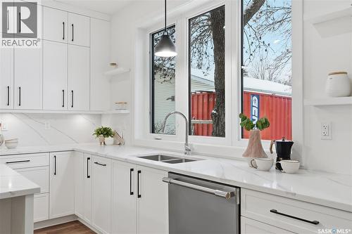 1137 13Th Street E, Saskatoon, SK - Indoor Photo Showing Kitchen With Double Sink With Upgraded Kitchen