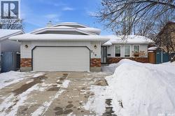 210 Brunst CRESCENT  Saskatoon, SK S7N 3S7