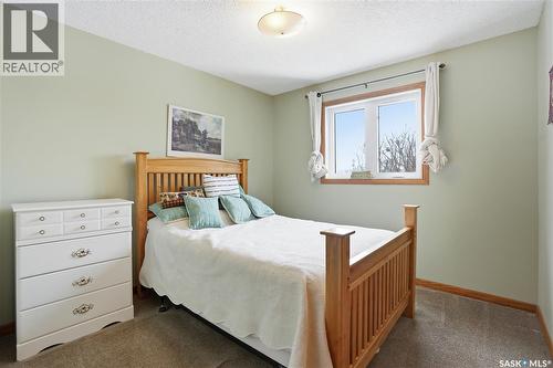 210 Brunst Crescent, Saskatoon, SK - Indoor Photo Showing Bedroom