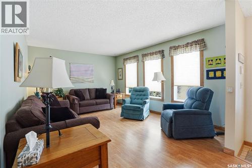 210 Brunst Crescent, Saskatoon, SK - Indoor Photo Showing Living Room