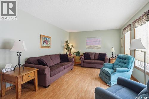 210 Brunst Crescent, Saskatoon, SK - Indoor Photo Showing Living Room