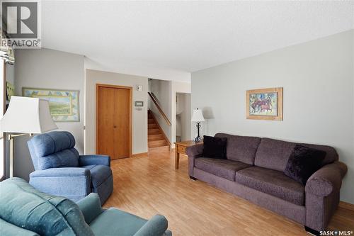 210 Brunst Crescent, Saskatoon, SK - Indoor Photo Showing Living Room