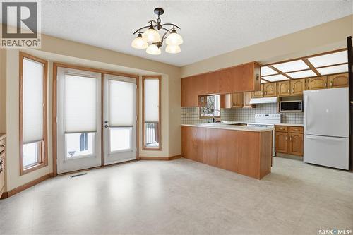 210 Brunst Crescent, Saskatoon, SK - Indoor Photo Showing Kitchen