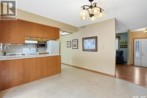 210 Brunst Crescent, Saskatoon, SK - Indoor Photo Showing Kitchen